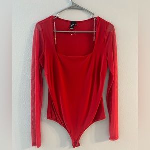 Simple bodysuit with sheer arms